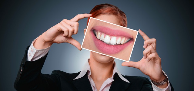 El blanqueamiento dental ayuda a ganar confianza con una sonrisa impecable, blanca y radiante.